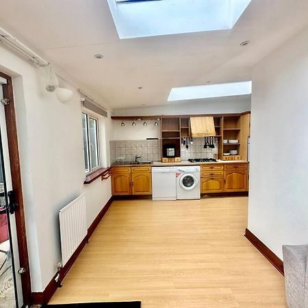 4 Bed House In Daneby Road,Se6 Villa Catford Buitenkant foto