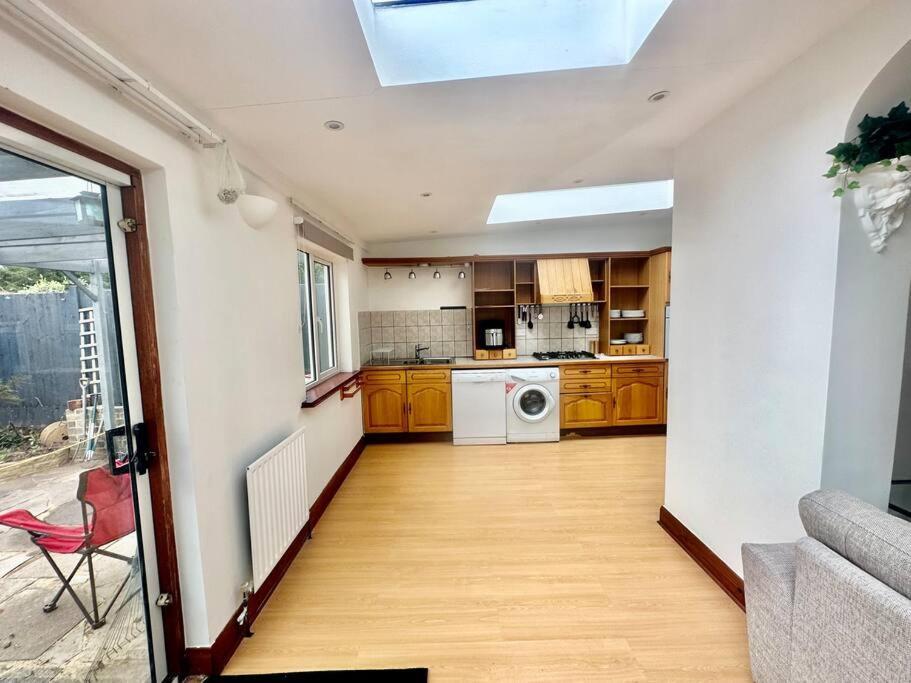 4 Bed House In Daneby Road,Se6 Villa Catford Buitenkant foto
