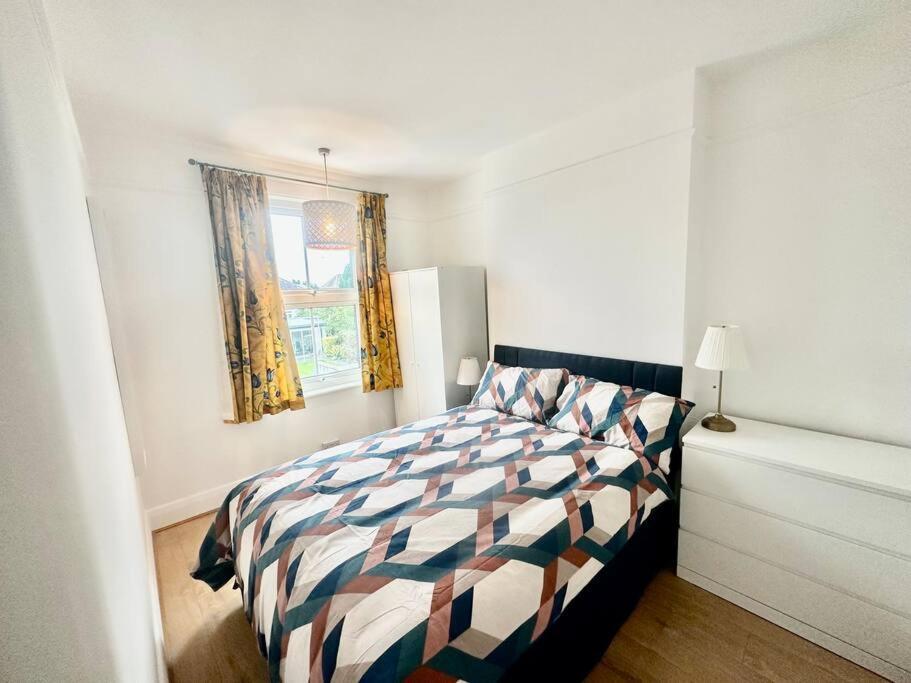 4 Bed House In Daneby Road,Se6 Villa Catford Buitenkant foto