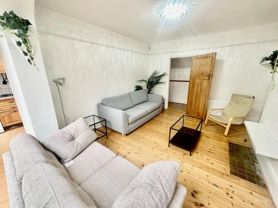 4 Bed House In Daneby Road,Se6 Villa Catford Buitenkant foto