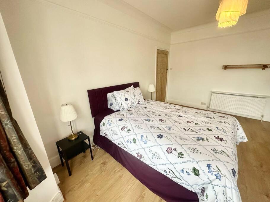 4 Bed House In Daneby Road,Se6 Villa Catford Buitenkant foto