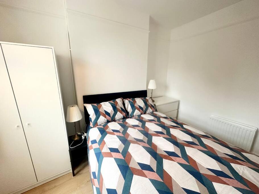 4 Bed House In Daneby Road,Se6 Villa Catford Buitenkant foto