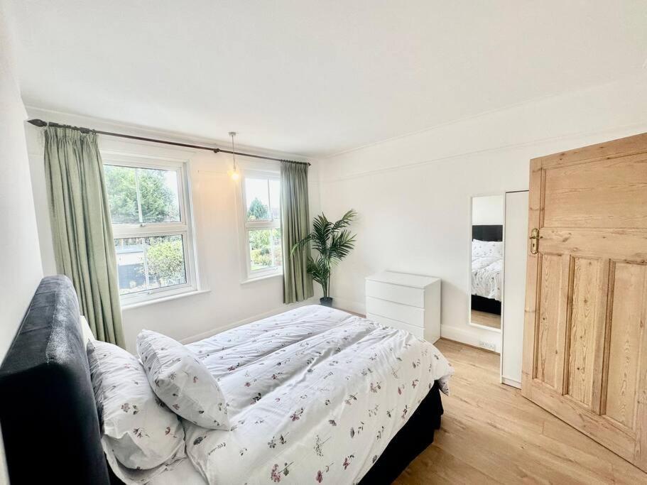 4 Bed House In Daneby Road,Se6 Villa Catford Buitenkant foto