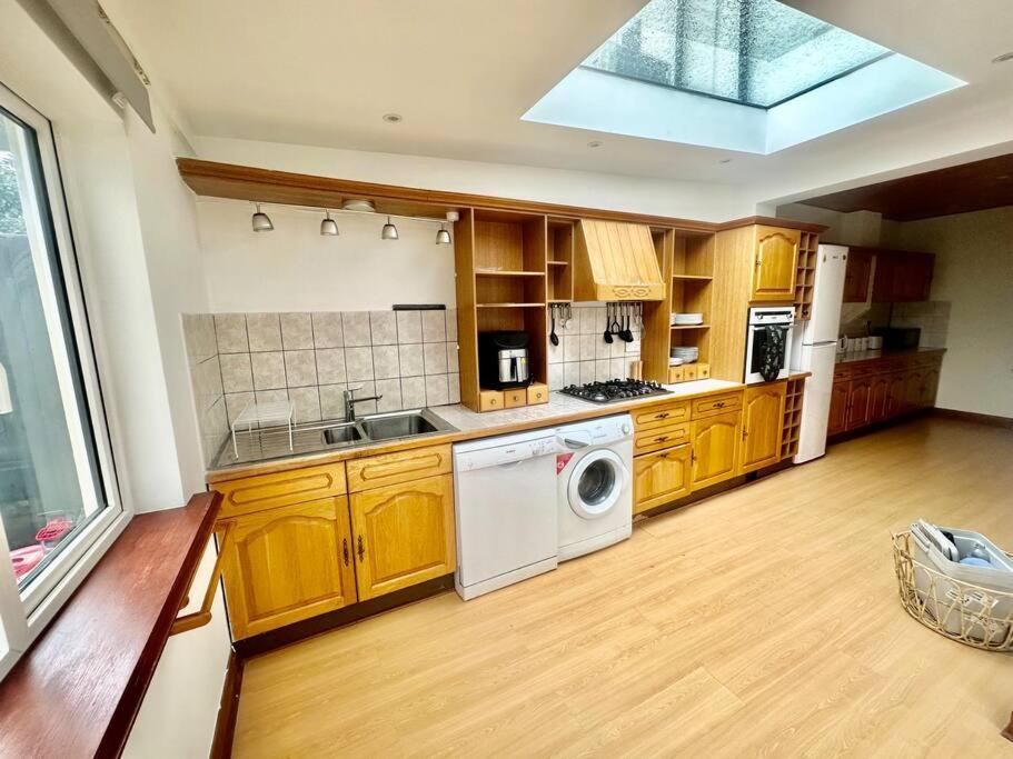 4 Bed House In Daneby Road,Se6 Villa Catford Buitenkant foto