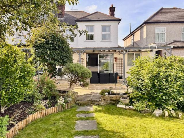 4 Bed House In Daneby Road,Se6 Villa Catford Buitenkant foto